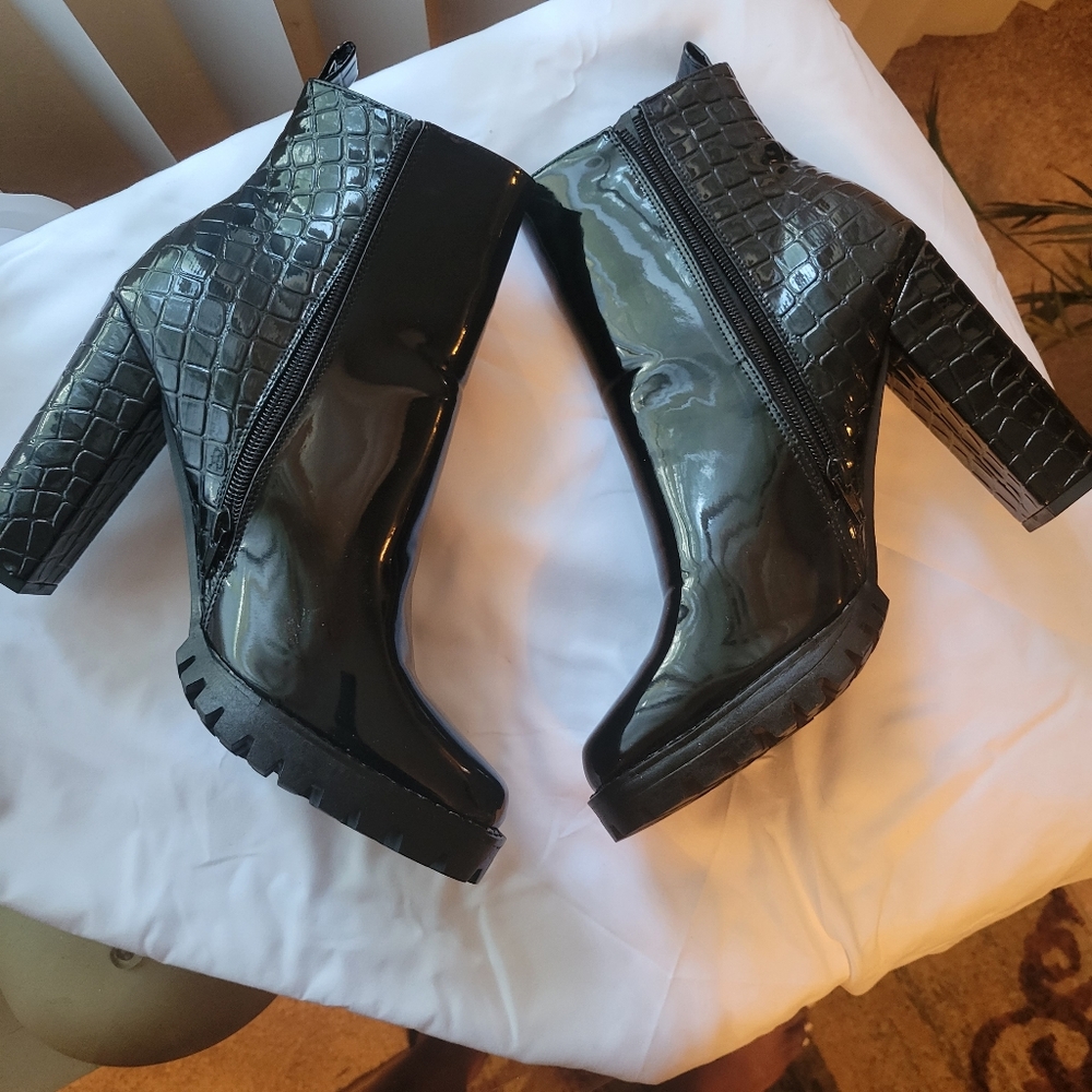 Chunky heel faux Patent leather Croc boot. 4 inch heel size 10. New no tag